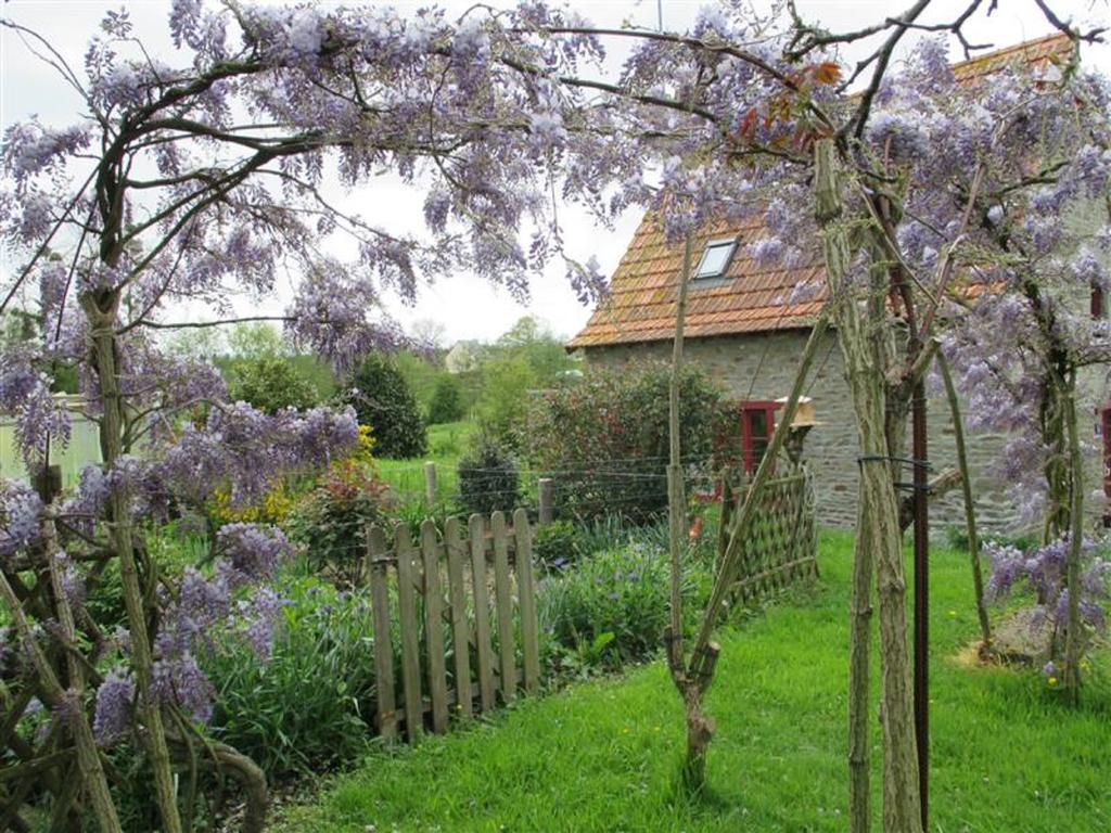 Les Sources Bed and Breakfast Poilley  Exterior foto